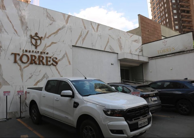 Fachada do Instituto Torres, em mármore, no Setor Marista em Goiânia